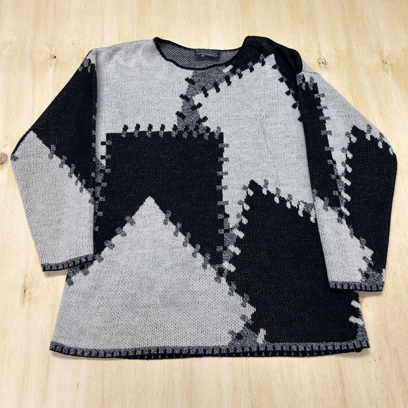 Willow Ridge Sweaters - Willow Ridge Sweater Womens Medium Gray Black Geometric Crew Knit Pullover